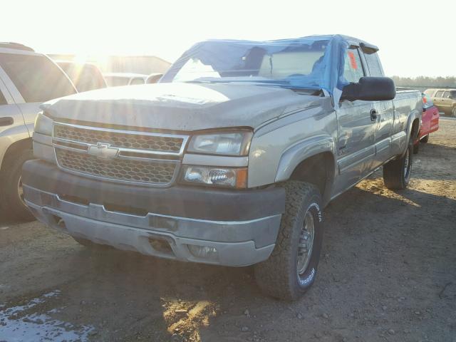 1GCHK29205E289646 - 2005 CHEVROLET SILVERADO BEIGE photo 2