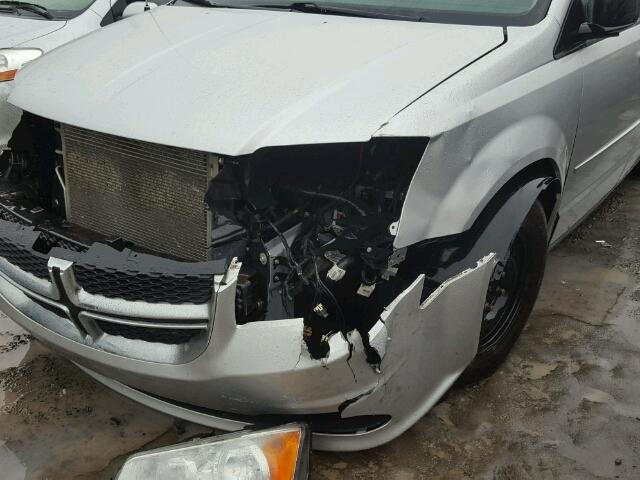 2D4RN4DG5BR651837 - 2011 DODGE GRAND CARA SILVER photo 9