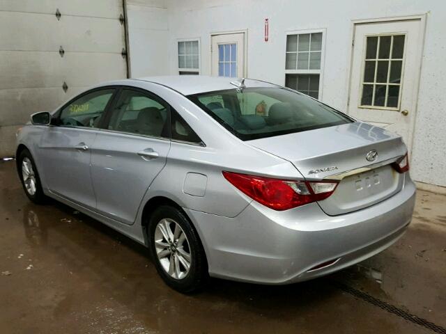 5NPEB4AC2BH008042 - 2011 HYUNDAI SONATA GLS SILVER photo 3