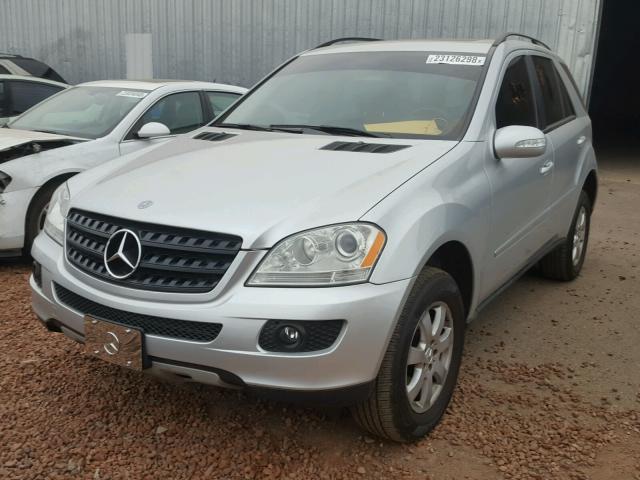 4JGBB86EX6A020971 - 2006 MERCEDES-BENZ ML 350 GRAY photo 2