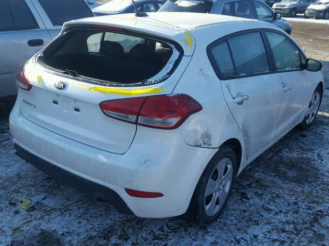 KNAFK5A8XG5659588 - 2016 KIA FORTE LX WHITE photo 4