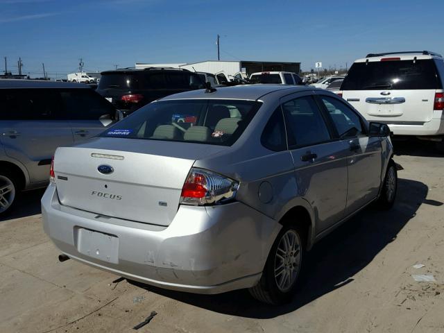 1FAHP35N29W144783 - 2009 FORD FOCUS SE SILVER photo 4