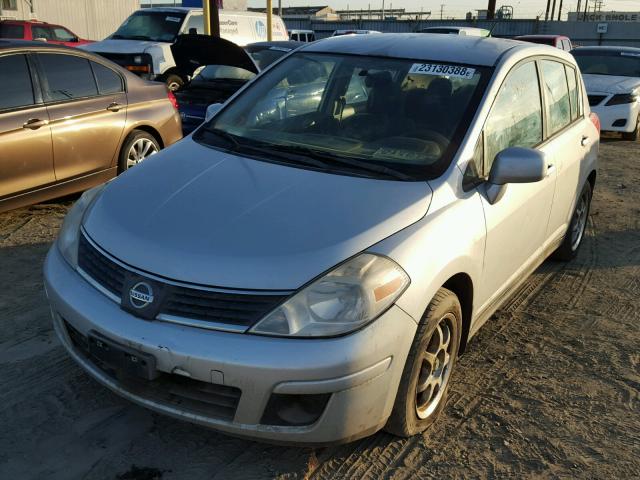 3N1BC13E67L458025 - 2007 NISSAN VERSA S SILVER photo 2