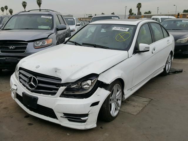 WDDGF4HB1DR257170 - 2013 MERCEDES-BENZ C 250 WHITE photo 2