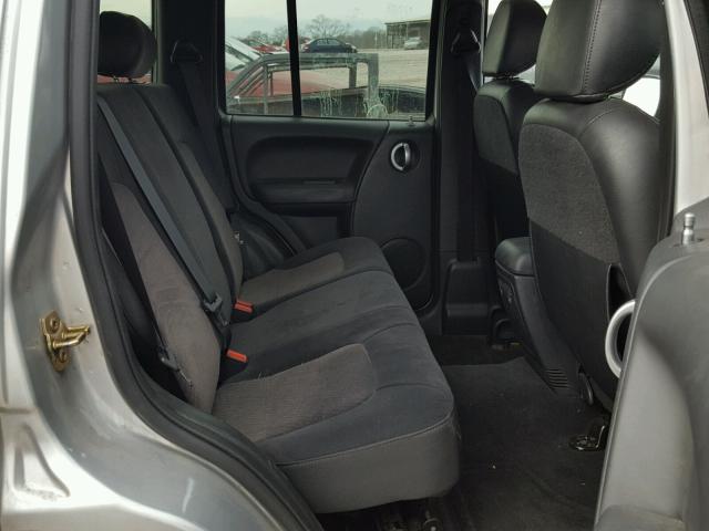 1J4GL58K44W216441 - 2004 JEEP LIBERTY LI SILVER photo 6