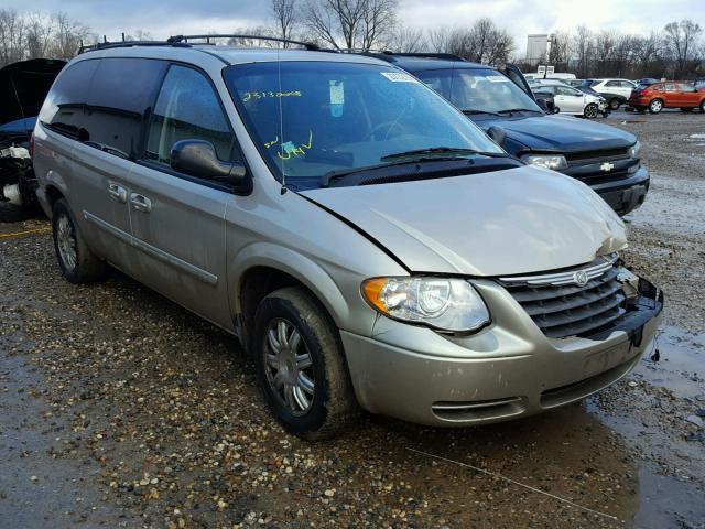 2A4GP54L37R206547 - 2007 CHRYSLER TOWN & COU GOLD photo 1