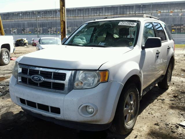 1FMCU0D76AKC17739 - 2010 FORD ESCAPE XLT WHITE photo 2