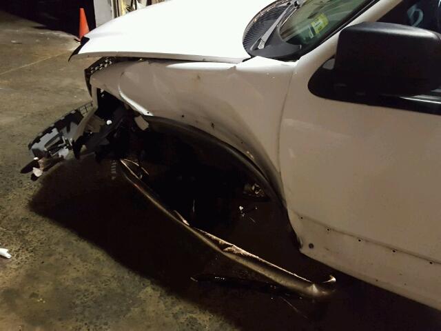 1FMFU165X5LA75748 - 2005 FORD EXPEDITION WHITE photo 9