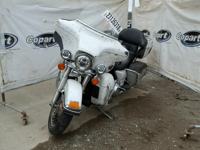 1HD1FLM16CB612721 - 2012 HARLEY-DAVIDSON FLHTCU ULT WHITE photo 2