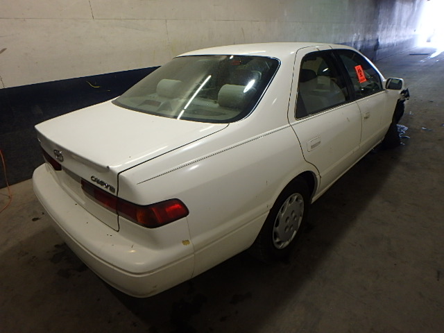 4T1BG22K6XU903637 - 1999 TOYOTA CAMRY CE WHITE photo 4