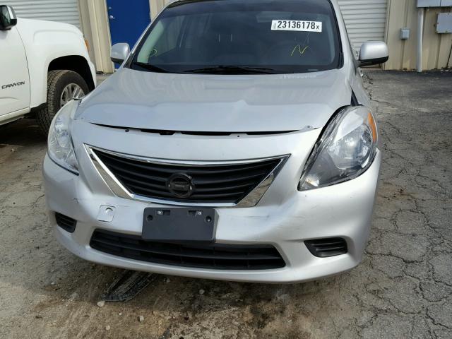 3N1CN7AP6DL894830 - 2013 NISSAN VERSA S SILVER photo 9