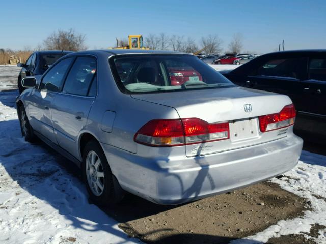 1HGCG56702A036425 - 2002 HONDA ACCORD SE SILVER photo 3