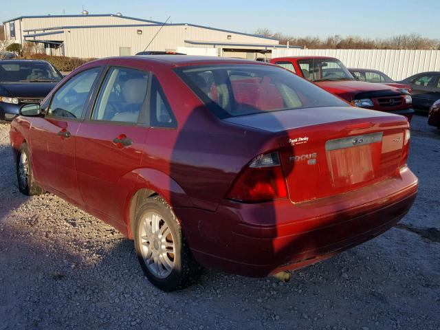 1FAHP34N05W163635 - 2005 FORD FOCUS ZX4 RED photo 3