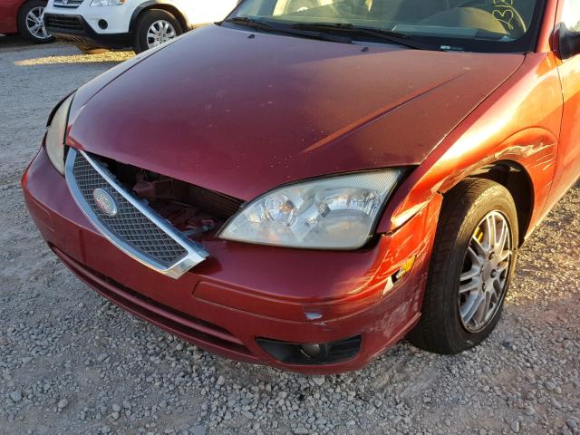 1FAHP34N05W163635 - 2005 FORD FOCUS ZX4 RED photo 9