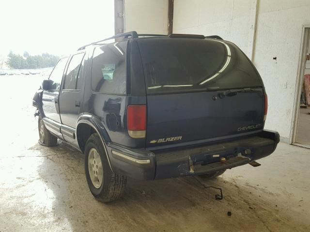 1GNDT13W9XK213243 - 1999 CHEVROLET BLAZER BLUE photo 3