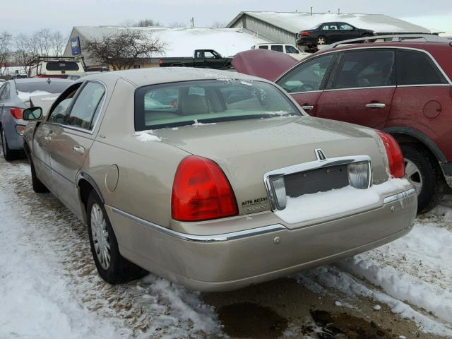 1LNHM81W04Y674046 - 2004 LINCOLN TOWN CAR E GOLD photo 3