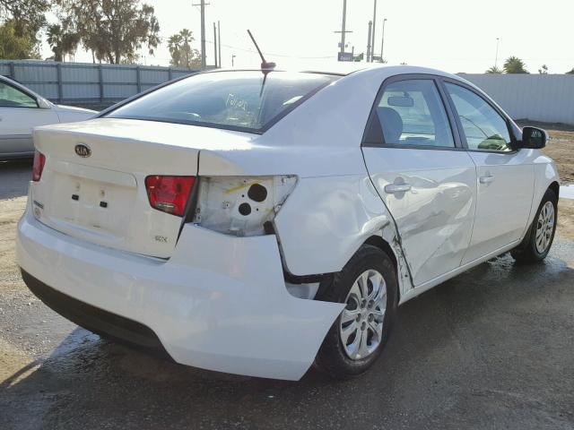 KNAFU4A2XD5729277 - 2013 KIA FORTE EX WHITE photo 4