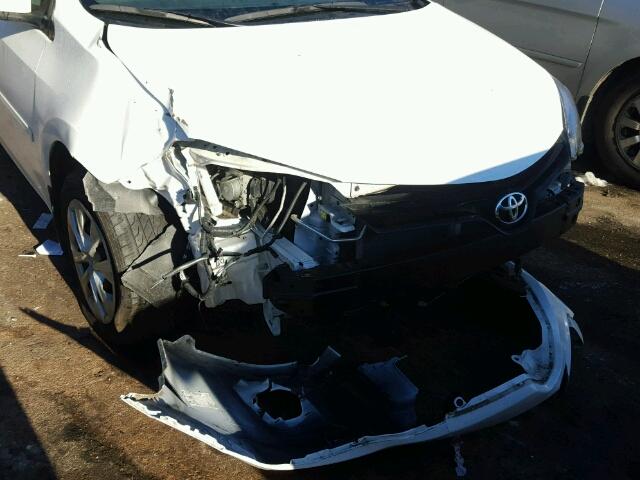 2T1BURHE9FC475145 - 2015 TOYOTA COROLLA L WHITE photo 9