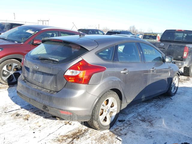 1FAHP3K26CL272303 - 2012 FORD FOCUS SE GRAY photo 4