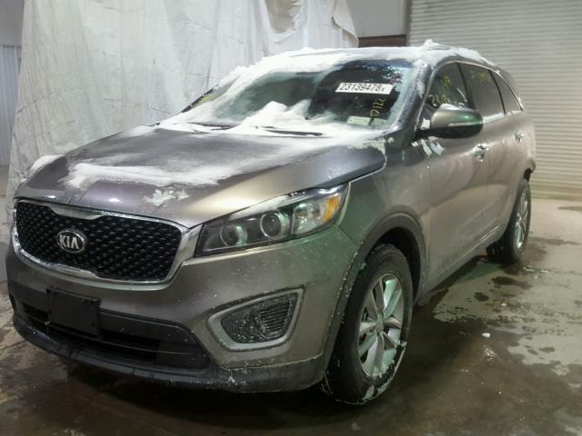 5XYPG4A34HG294552 - 2017 KIA SORENTO LX GRAY photo 2