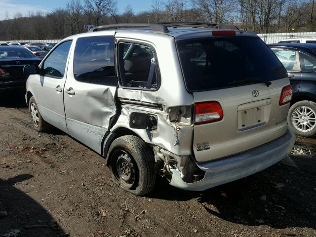 4T3ZF13C22U461684 - 2002 TOYOTA SIENNA LE SILVER photo 3