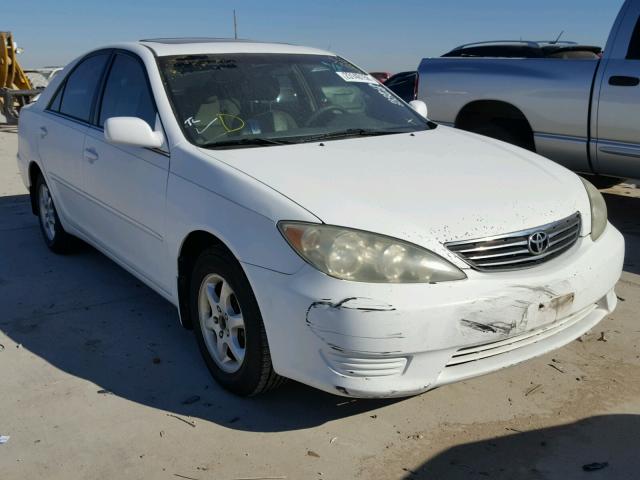 4T1BE32K05U408276 - 2005 TOYOTA CAMRY LE WHITE photo 1