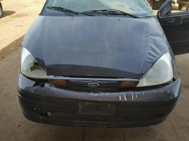 1FAFP34P52W231402 - 2002 FORD FOCUS SE BLACK photo 7