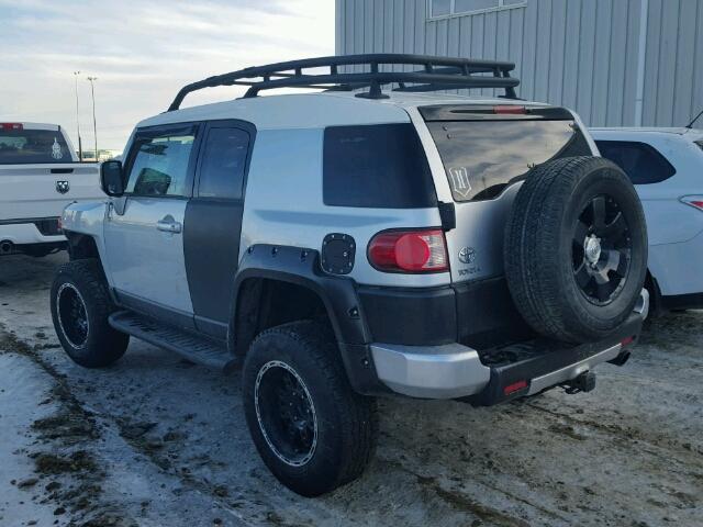 JTEBU11F970011056 - 2007 TOYOTA FJ CRUISER SILVER photo 3