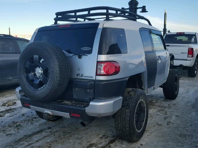 JTEBU11F970011056 - 2007 TOYOTA FJ CRUISER SILVER photo 4