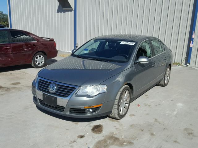 WVWFU73C56P196918 - 2006 VOLKSWAGEN PASSAT 3.6 GRAY photo 2