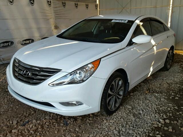 5NPEC4AB4DH776337 - 2013 HYUNDAI SONATA SE WHITE photo 2