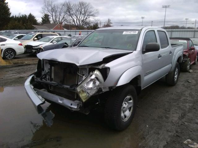 3TMJU4GN5BM113671 - 2011 TOYOTA TACOMA DOU SILVER photo 2