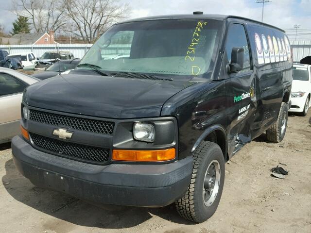 1GCGG25V471131320 - 2007 CHEVROLET EXPRESS G2 BLACK photo 2