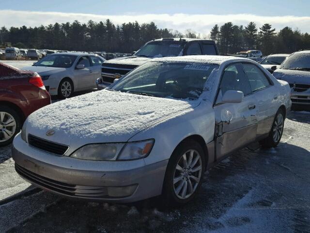 JT8BF22G3V0035652 - 1997 LEXUS ES 300 WHITE photo 2