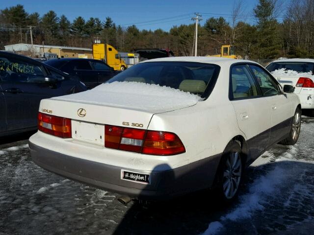 JT8BF22G3V0035652 - 1997 LEXUS ES 300 WHITE photo 4