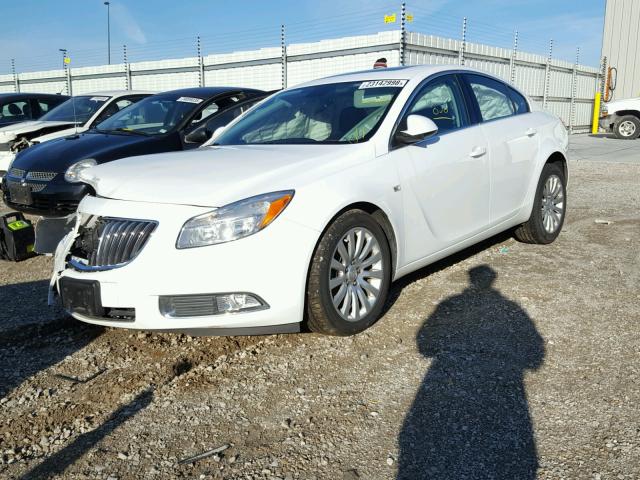 W04GP5EC1B1014149 - 2011 BUICK REGAL CXL WHITE photo 2