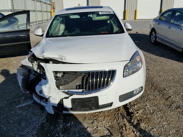 W04GP5EC1B1014149 - 2011 BUICK REGAL CXL WHITE photo 7