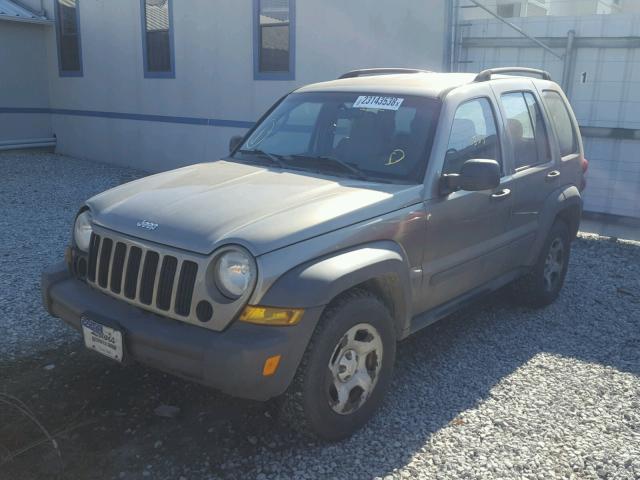 1J4GK48K56W183904 - 2006 JEEP LIBERTY SP GOLD photo 2