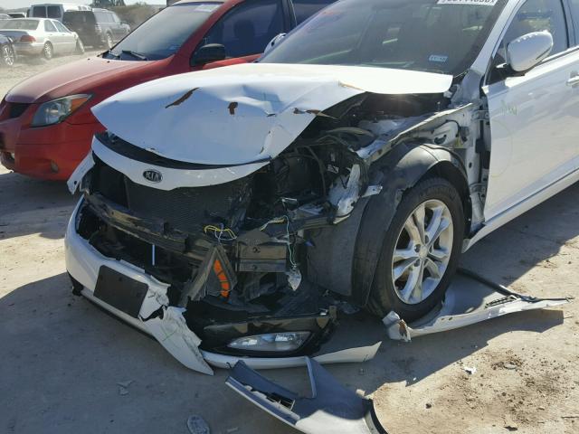 5XXGN4A75CG020718 - 2012 KIA OPTIMA EX WHITE photo 9