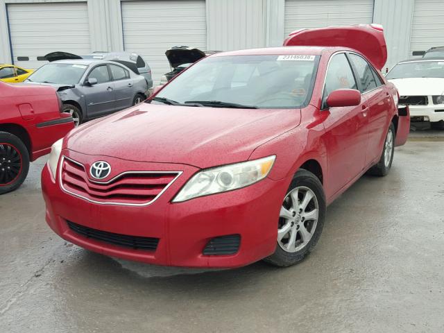 4T1BF3EK3BU674704 - 2011 TOYOTA CAMRY BASE RED photo 2