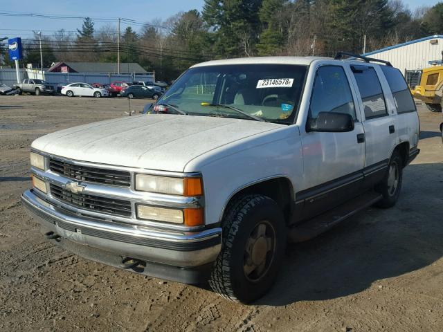 1GNEK13R4XJ421585 - 1999 CHEVROLET TAHOE K150 WHITE photo 2