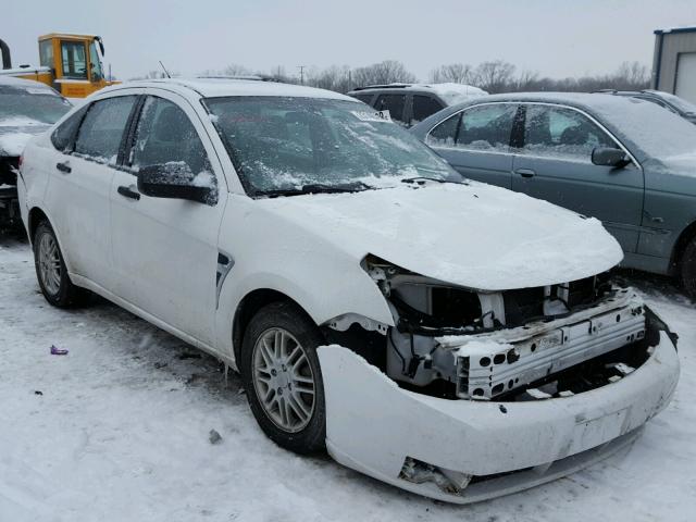 1FAHP35N58W130522 - 2008 FORD FOCUS SE WHITE photo 1