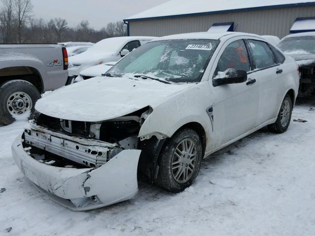 1FAHP35N58W130522 - 2008 FORD FOCUS SE WHITE photo 2