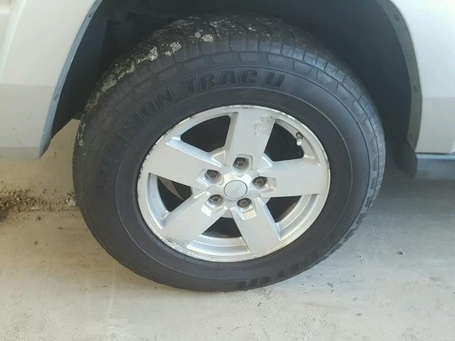 1J8HG48N06C210670 - 2006 JEEP COMMANDER SILVER photo 9