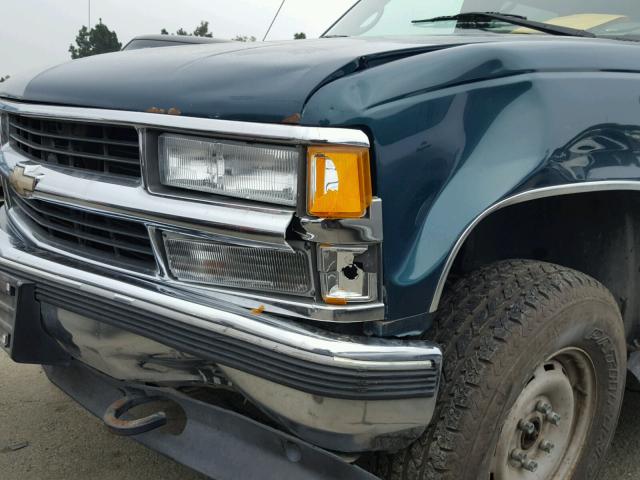 1GNEK13R0TJ324698 - 1996 CHEVROLET TAHOE K150 GREEN photo 9