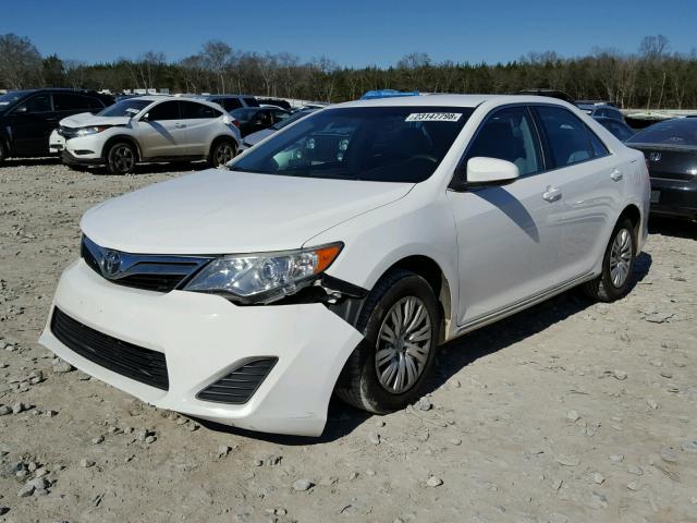 4T4BF1FK6DR275958 - 2013 TOYOTA CAMRY L WHITE photo 2