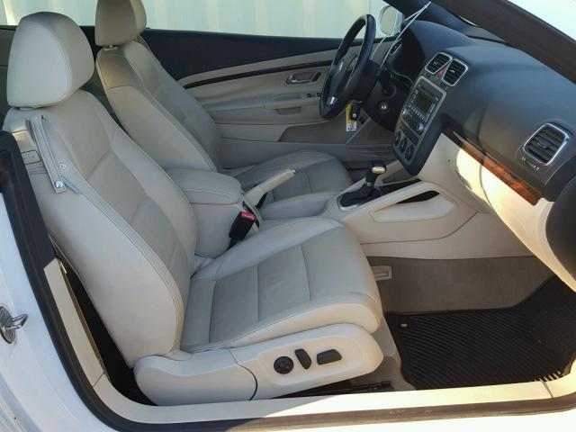 WVWFA71F18V001272 - 2008 VOLKSWAGEN EOS LUX 白色 照片 5