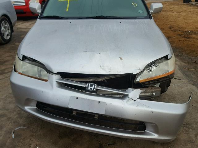 1HGCG5642XA141092 - 1999 HONDA ACCORD LX SILVER photo 9