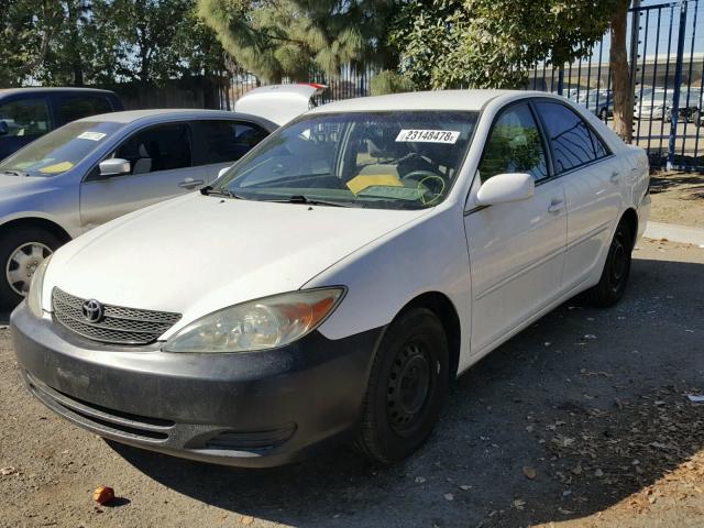 4T1BE32K94U357603 - 2004 TOYOTA CAMRY LE WHITE photo 2