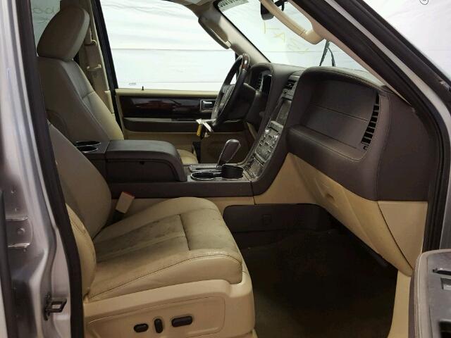 5LMJJ2JT8FEJ00096 - 2015 LINCOLN NAVIGATOR ვერცხლისფერი ფოტო 5